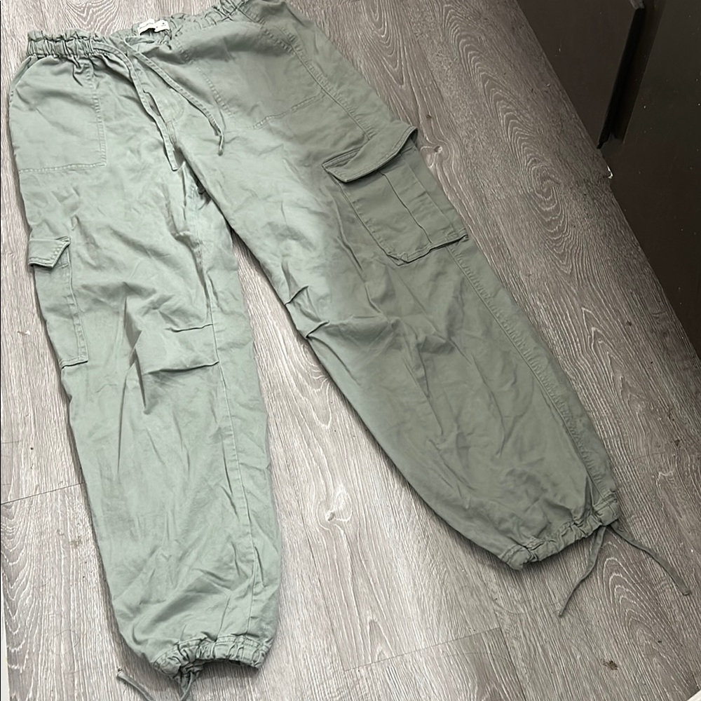 Abercrombie & Fitch Green Cargo Joggers with Relaxed Fit